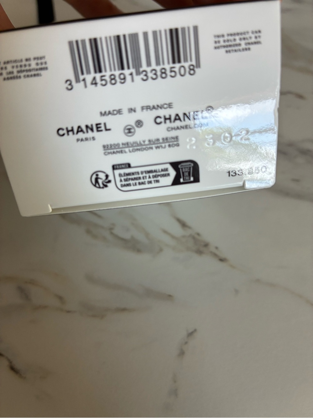 CHANEL White Cosmetic Box with Black Logo - Picture 2 of 3